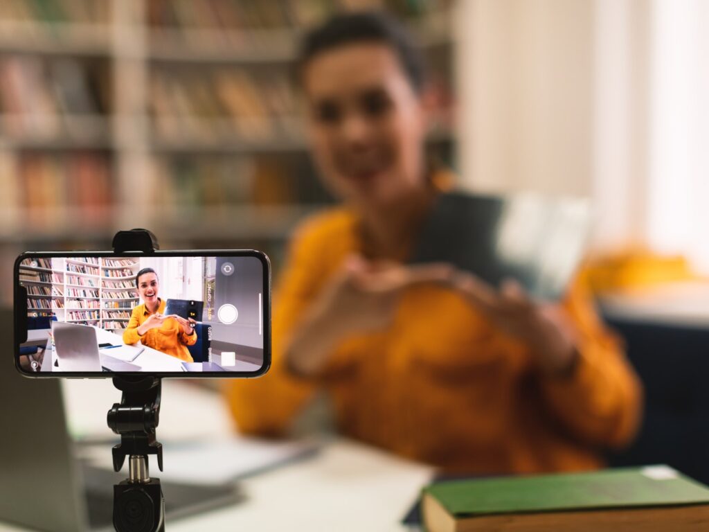 How modern libraries thrive on social media: Strategies for connection